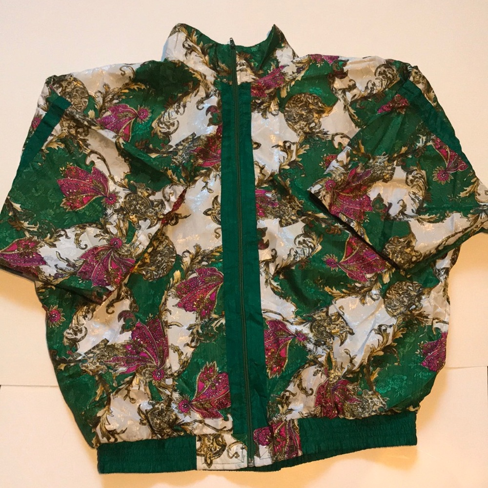 Short Sleeved Windbreaker with Floral Pattern